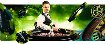 Antarmuka meja dealer langsung Evolution Gaming dengan tampilan multi-kamera dari studio profesional